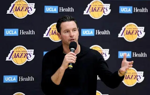 沃尔特很喜, 第三, 赛季率领湖