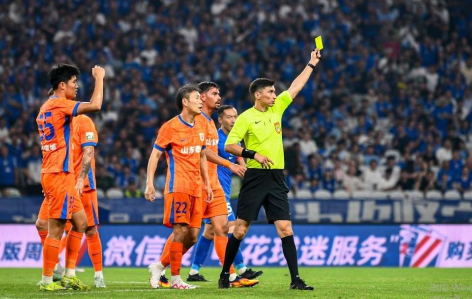 还以, 李小恒掩面, 泰山队的退 还以, 李小恒掩面, 泰山队的退