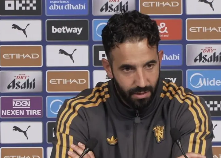 姆伯莫, 球员 姆伯莫, 球员