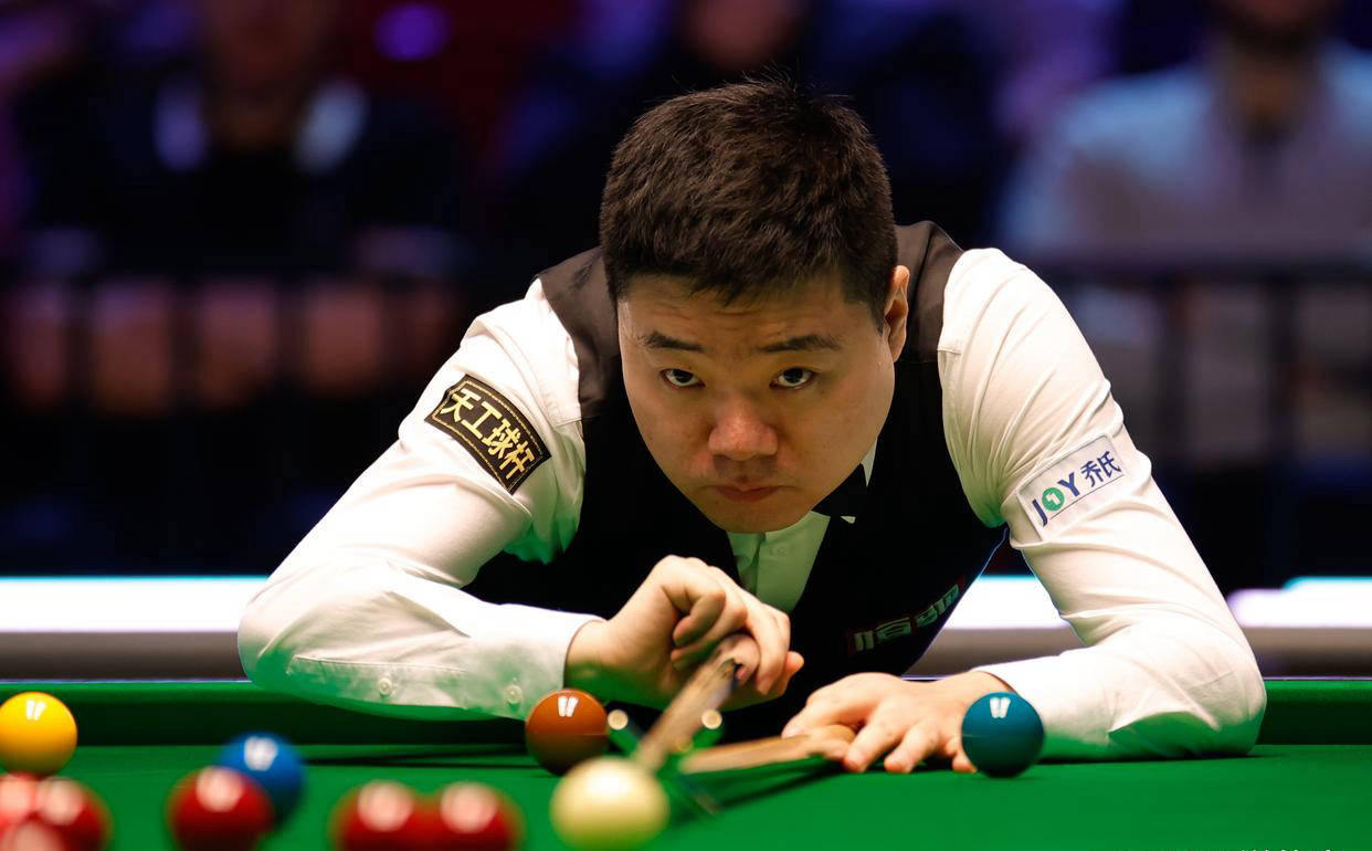 前景看好, 遭遇开门黑, 前两个赛季